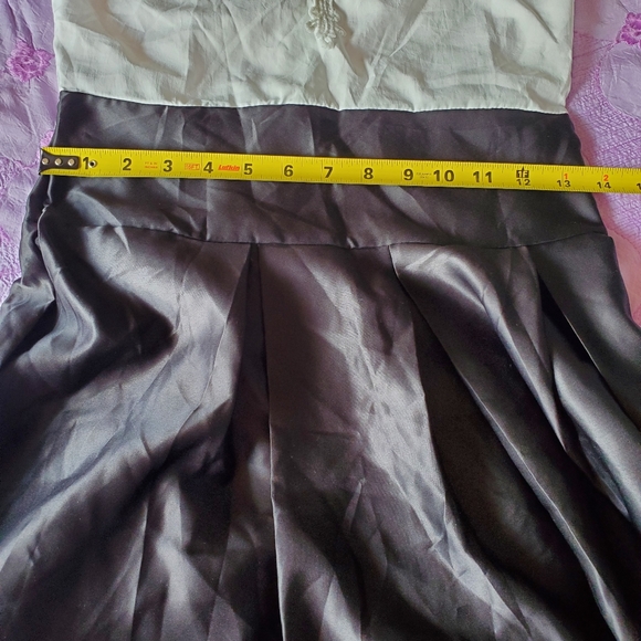 Woman's dress - Picture 5 of 8